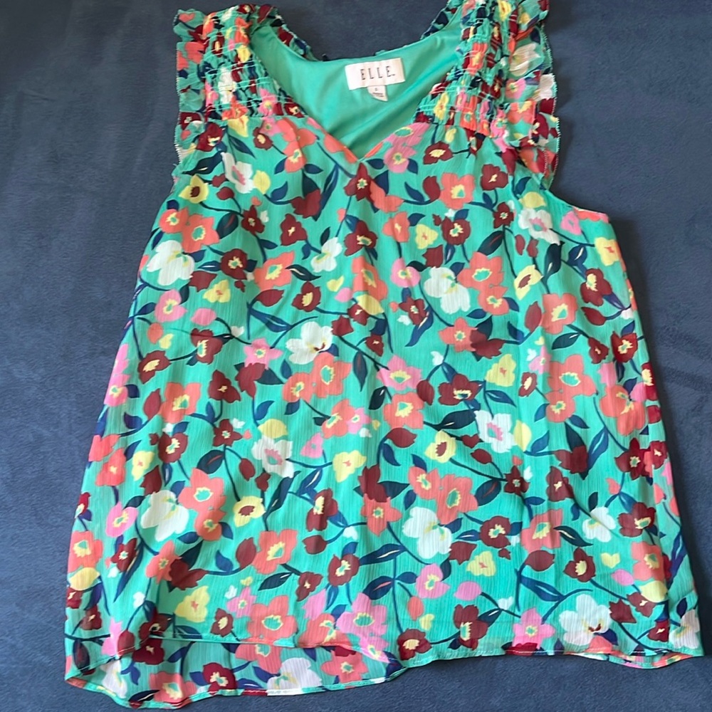 Elle size small floral sleeveless shirt